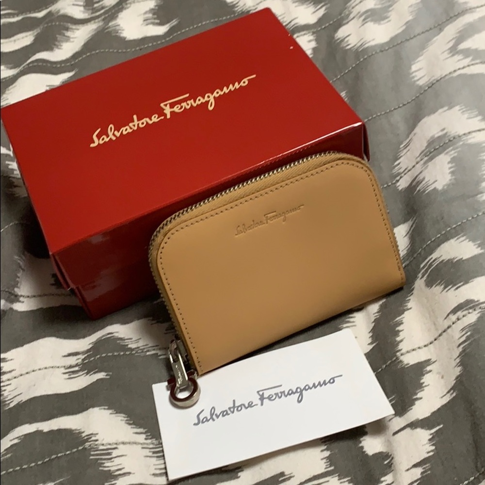 New Ferragamo zip around leather card case